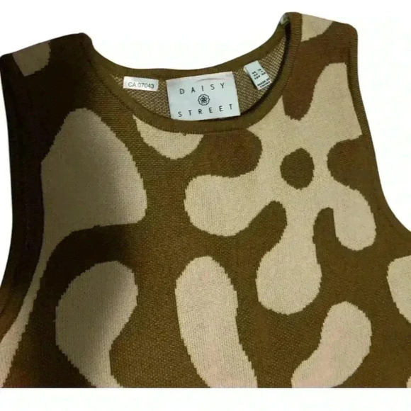 DAISY STREET KNITTED FLORAL  MINI DRESS - Picture 7 of 9